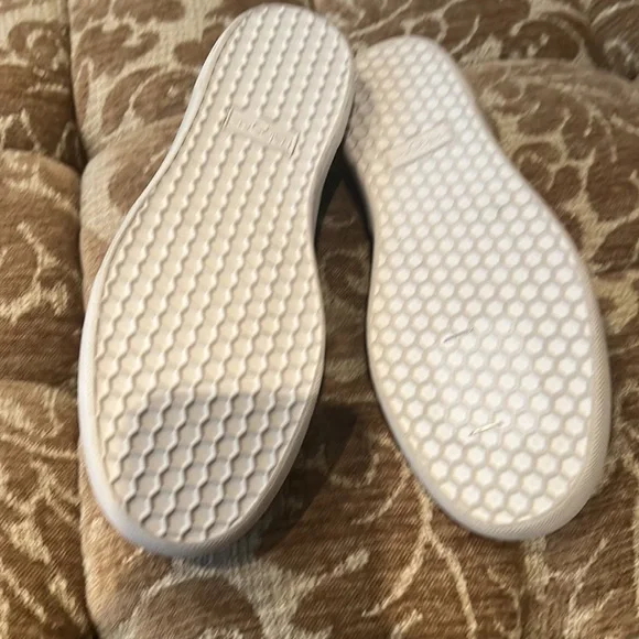 Halogen Bordeaux Sneakers - Picture 2 of 2